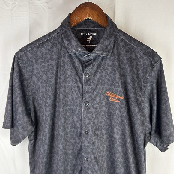 Oklahoma State Cowboys Horn Legend Small Short Sleeve Button Up Shirt Leaves AOP - Picture 3 of 12